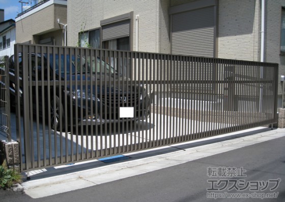 施工例写真ワイドオーバードアS2型　2011年以降-シャイングレー-560x396
